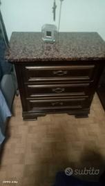 Comodini in noce e marmo