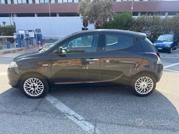 Lancia Ypsilon 1.2 69 CV 5 porte Gold