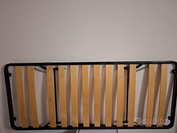 rete singola con doghe in legno