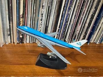 Modellino aereo Klm boeing 777 300 scala 1:200