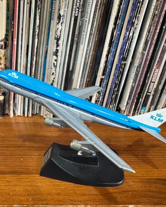 Modellino aereo Klm boeing 777 300 scala 1:200