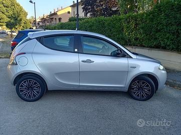 lancia ypsilon ecochic gpl