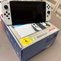 Switch Oled Nintendo fine 2024 gioco e custodia