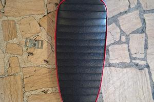 Sella sportiva per Piaggio Vespa 50