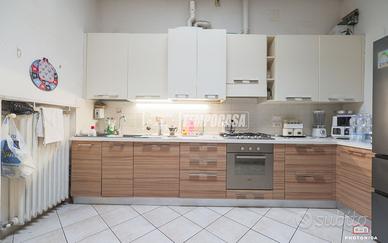 VILLA INDIPENDENTE CON AMPIO TERRAZZO