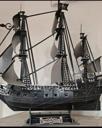 NAVE MODELLISMO con LED QUEEN ANNE'S REVENGE NERA