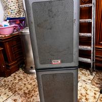 coppia di casse amplificate con piedistalli