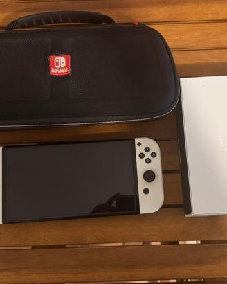 Nintendo Switch OLED + Mario Kart 8 Deluxe + Sd
