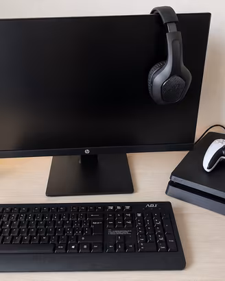Ps4 slim+Monitor HP 24” +tastiera+cuffie+controlle