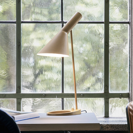 Lampada da tavolo AJ TABLE Louis Poulsen