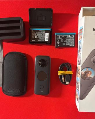 Insta360 ONE X2 + Accessori