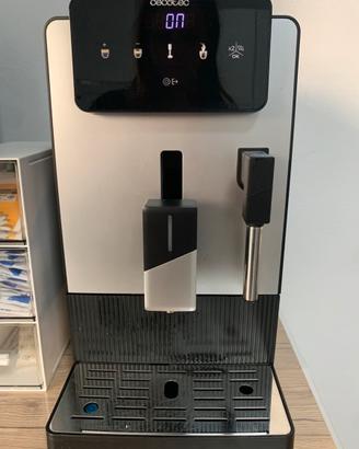 Macchina caffè in grani e montalatte cecotec