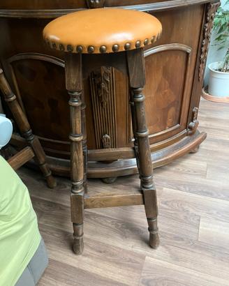 Mobile Bar in legno massello con sgabelli