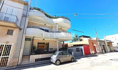 BIFAMILIARE MERAVIGLIOSA CON TERRAZZO E BOX!