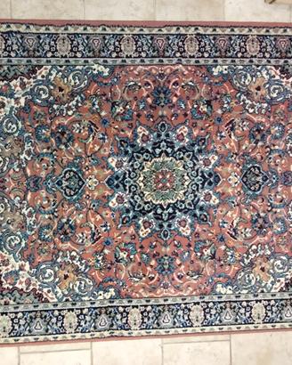 Tappeto rosa tipo persiano