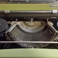 Macchina da scrivere LETTERA 32 OLIVETTI modello p