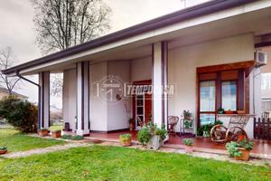 Splendida Villetta Con Giardino E Garage a Marmiro