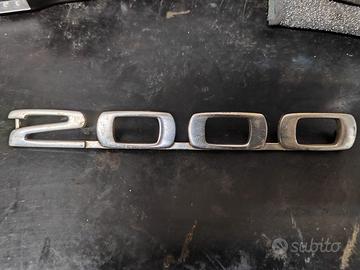 Bmw 2000 scritta logo posteriore
