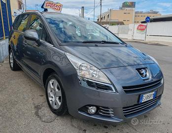 PEUGEOT 5008 1.6 HDi 112 CV Active - 2011