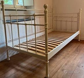 Letto in ferro Ikea Svelvik