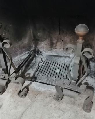 Alari per camino di lavorazione artigianale