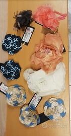 COCCARDE E SPILLE NUOVE A FORMA DI FIORE 9 PEZZI