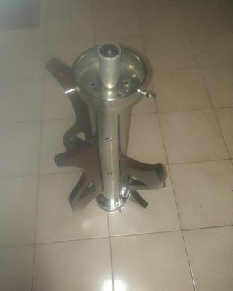 lampada da tavolo con tre legni lavorati 