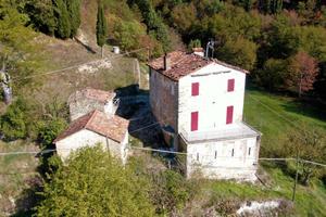 Casa colonica con terreni