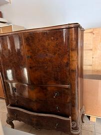 Comò antico bombato in radica