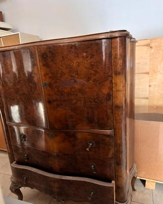 Comò antico bombato in radica