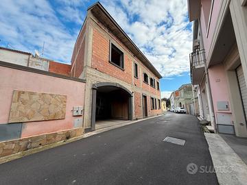 Ampia soluzione singola con cortile