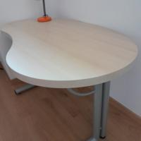 scrivania legno chiaro