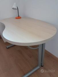 scrivania legno chiaro