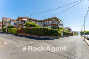 ACICASTELLO VIA MOLLICA 5 VANI CON GARAGE