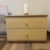 Comodino in legno con due cassetti