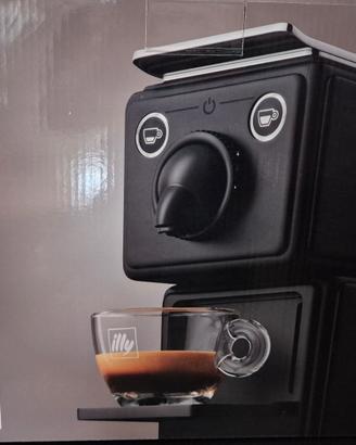 macchina caffe' illy