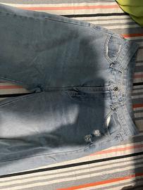 jeans strappato
