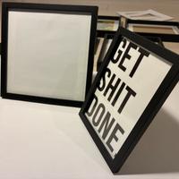 Poster motivazionale con cornici legno e vetro