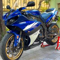 Yamaha R1 big bang 2010