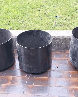 4 porta vasi in pvc con ruote