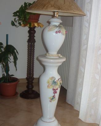 Lume colonna in porcellana, come nuovo.