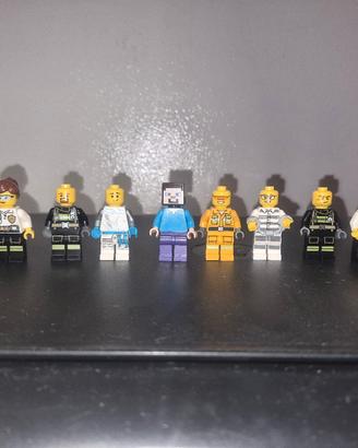 Lotto 18 Minifigure LEGO + 1 Torso + 12 Caschi