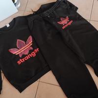 Tuta XL "Stranger" stile Adidas