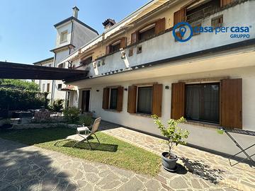 CASA INDIPENDENTE IN CENTRO CON GIARDINO E GARAGE