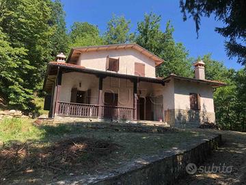 Rustico / Casale di 120 m² con 4 locali e box auto