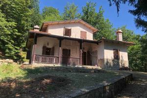 Rustico / Casale di 120 m² con 4 locali e box auto