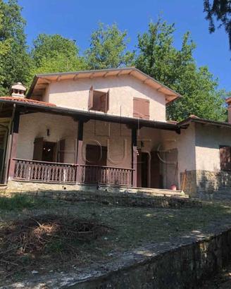 Rustico / Casale di 120 m² con 4 locali e box auto