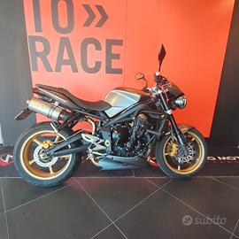 TRIUMPH STREET TRIPLE 675 (2010)