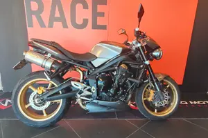 TRIUMPH STREET TRIPLE 675 (2010)