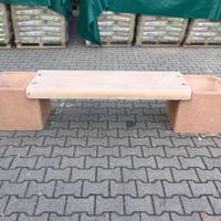 Panchine in cemento conglomerato con fioriere